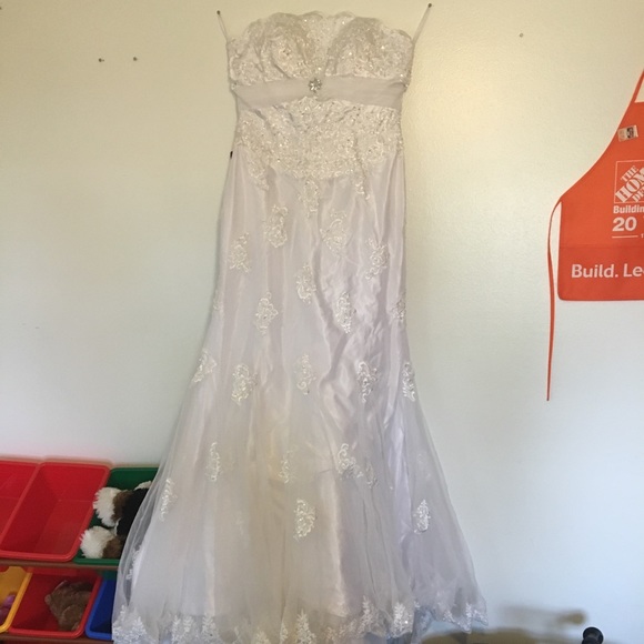 J.J house wedding dress - Picture 1 of 4